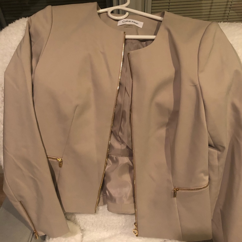 Calvin Klein light tan zipper suit jacket